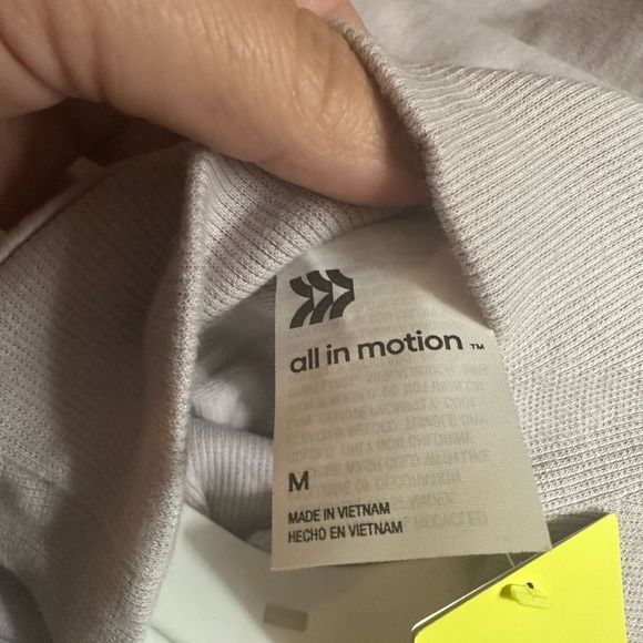 NWT-Women’s All In Motion Sweatshirt. - Picture 4 of 7